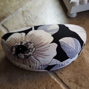 Vera Bradley Floral Black and White Eye Glass Holder Hard Shell